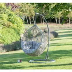 B&M Siena Hanging Egg Chair