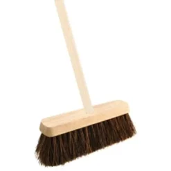 B&M Wide Bassine Wooden Yard Broom
